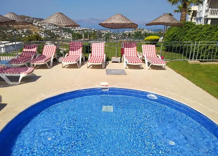 Gardens Aparthotel 5*